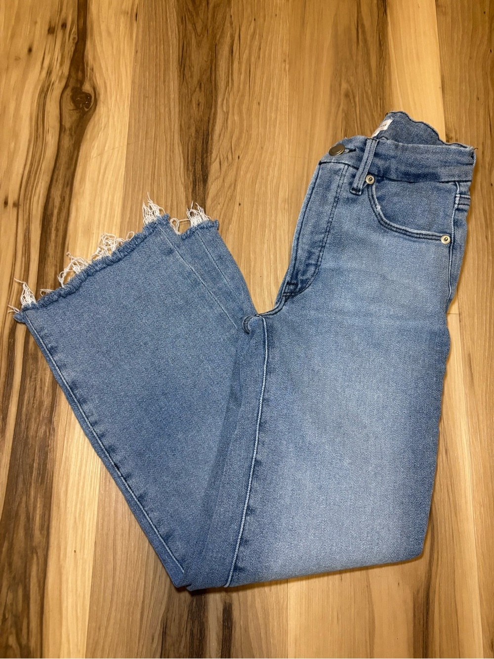 Good American Light Blue Frayed-Hem Cropped Jeans